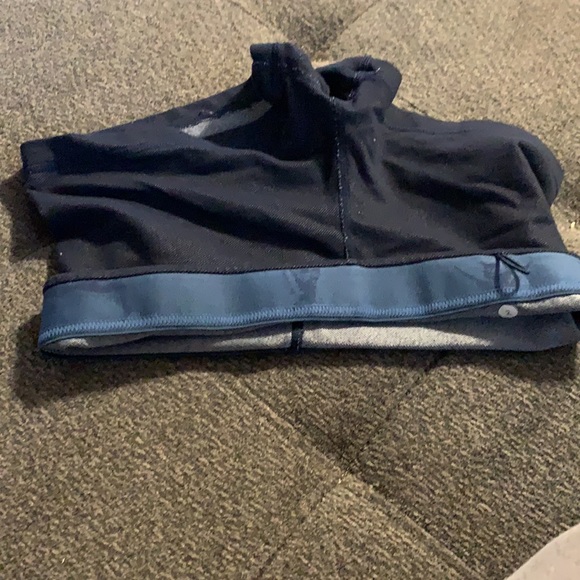 Lululemon shorts size 2 - Picture 4 of 4